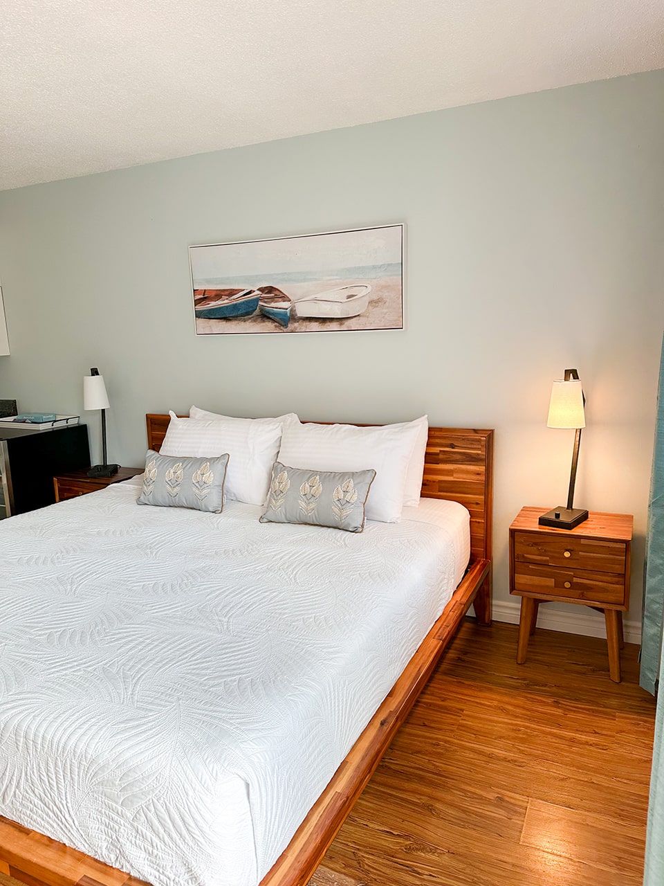 Oasis by the Bay Vacation Suites - King Studio Suite gallery 12
